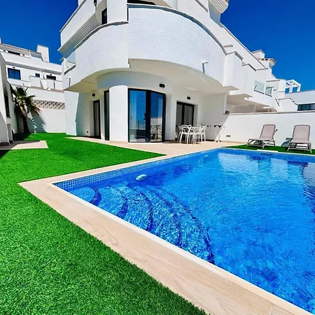 Dom wakacyjny Casa Pelt With Pool Sea Mountain Views *