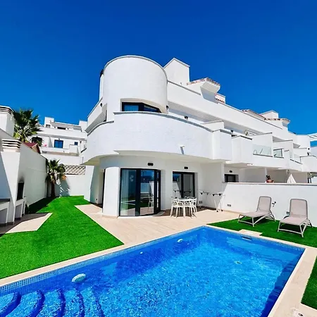 Сasa de vacaciones Casa Pelt With Pool Sea Mountain Views